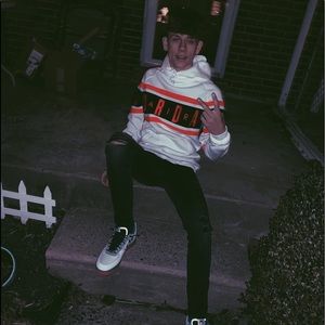 Meet your Posher, Johnathan